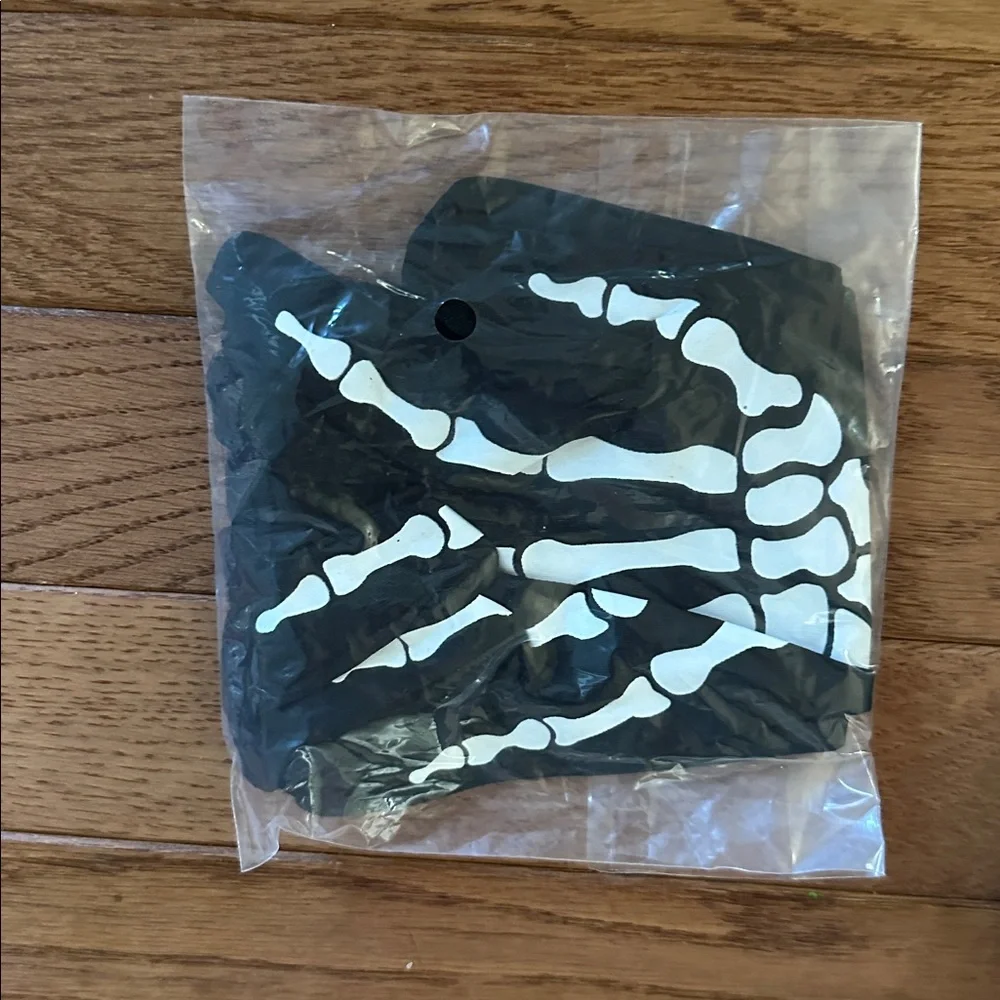 💀 NWT Kids Skeleton Costume Glow in The Dark Skeleton Halloween Costume age 9-11